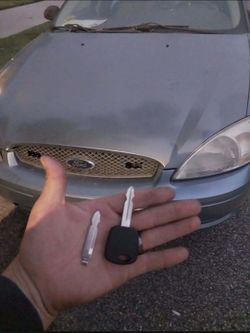 Car Keys / Fobs / Llaves De Carro