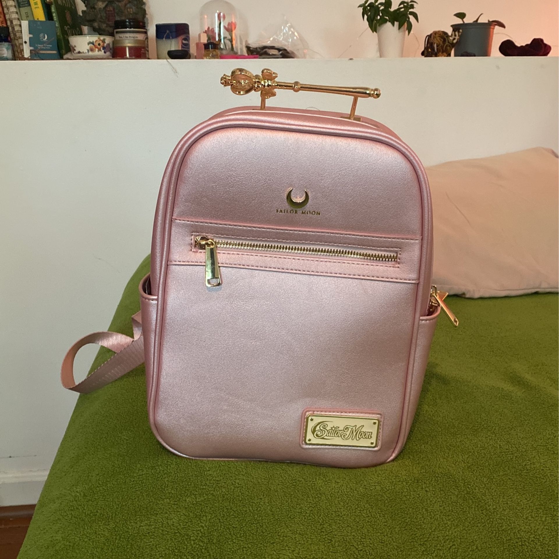 Sailor Moon Backpack (cute, pink, gold, adjustable straps, inside pocket, only used once)