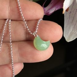 Australian Chrysoprase Gem Crescent Moon 💚🌙 (16 in)