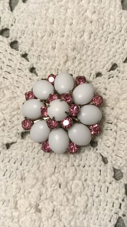 VTG Women’s Milk Glass Pink Rhinestone Brooch Pin