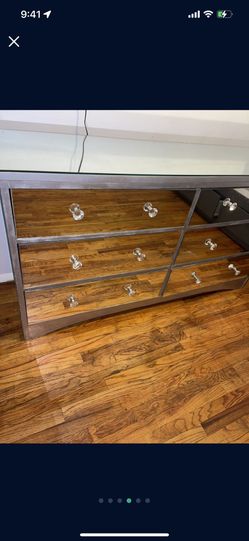 Mirrored dresser