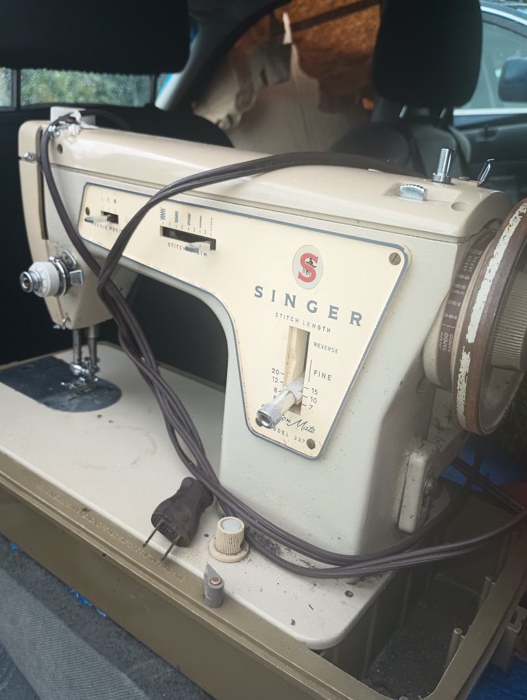 Used Brother Gx37 Sewing machine for Sale in Miami, FL - OfferUp