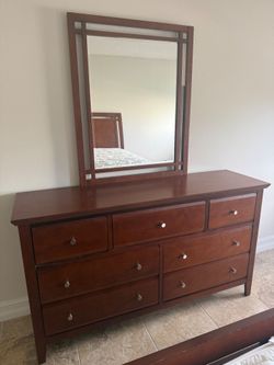 Queen Bedroom set includes bed dresser and mirror and side table