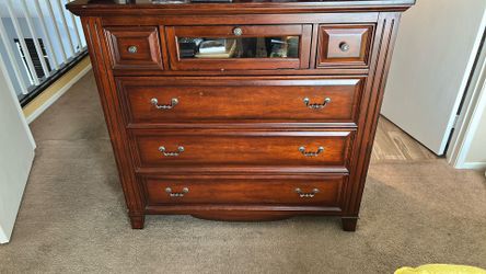 Dresser and 2 night stands