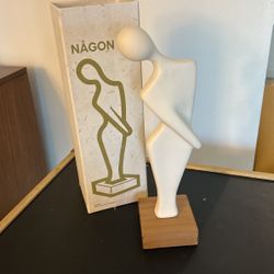 Nagon Statue