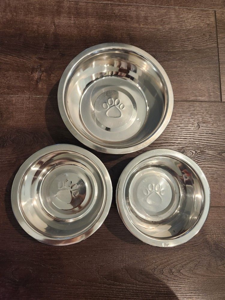 3 Pet Stainless Steel Dog Food Or Water Bowls, 2 sizes, good condition , all for $3