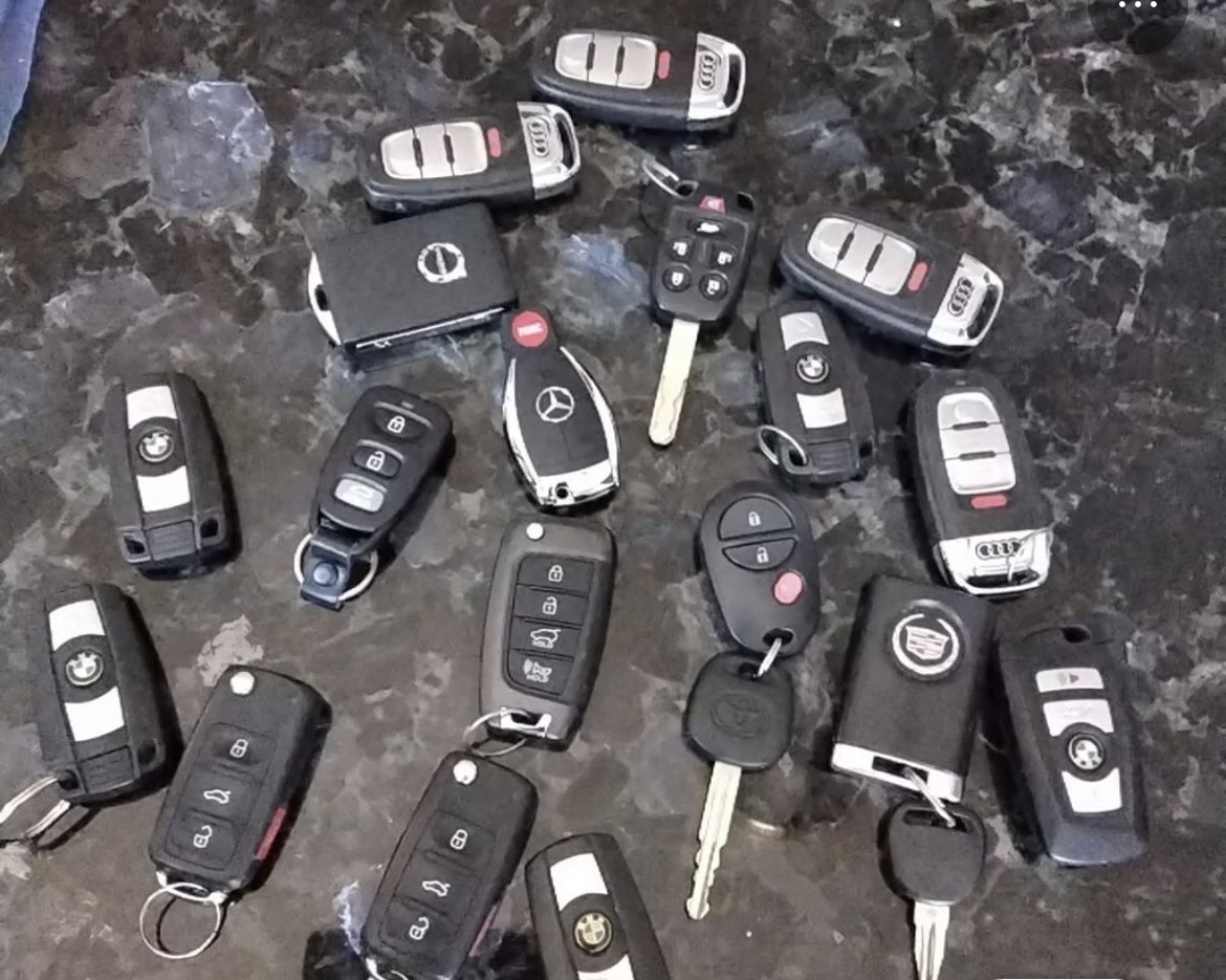Kia new key fob Toyota key fob Hyundai key fob Mini Cooper key fob Nissan key fob Bentley new key fob Ford key fob Chevrolet key fob Bmw key fob 