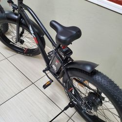 750W 22MPH Electric Mountain Bike with 700Wh Battery, 7 speed and 26" Tires