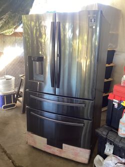 Samsung Digital Inverter Refrigerator Good Price Excellent Condition $450