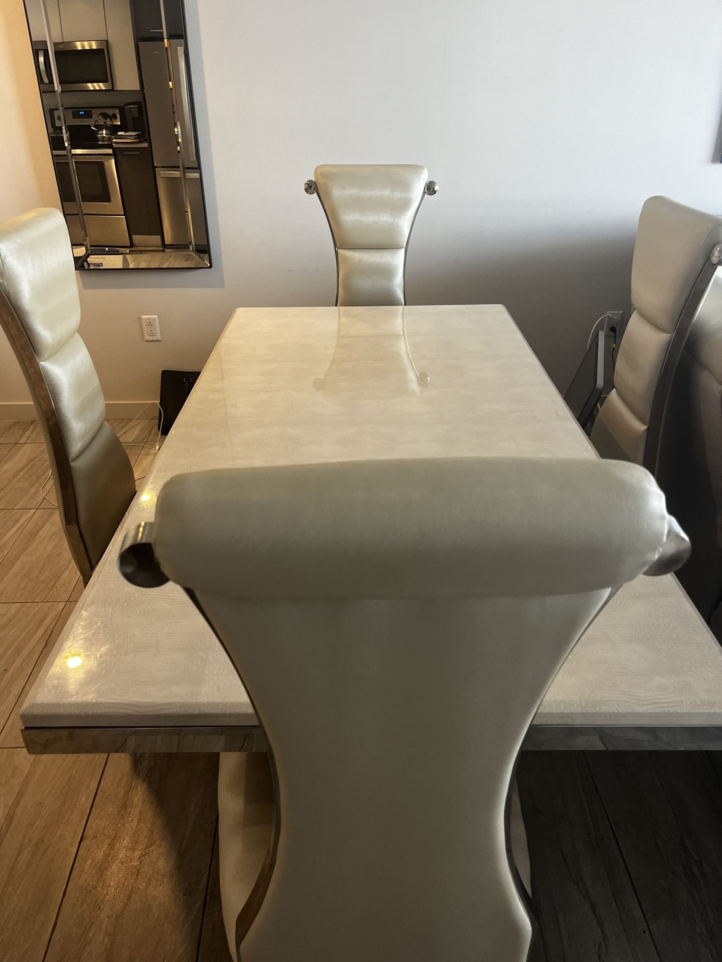 Dining Room Table Includes 4 chairs