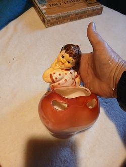 Cute vintage toothbrush holder