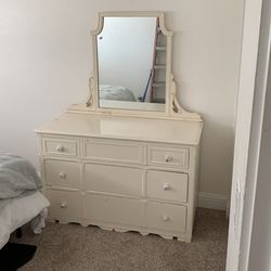 Shabby chic dresser