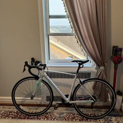 2024 Polygon Strattos S5 road bike size:M