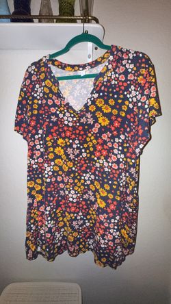LuLaRoe Layla Floral V-Neck Top - Size 2X