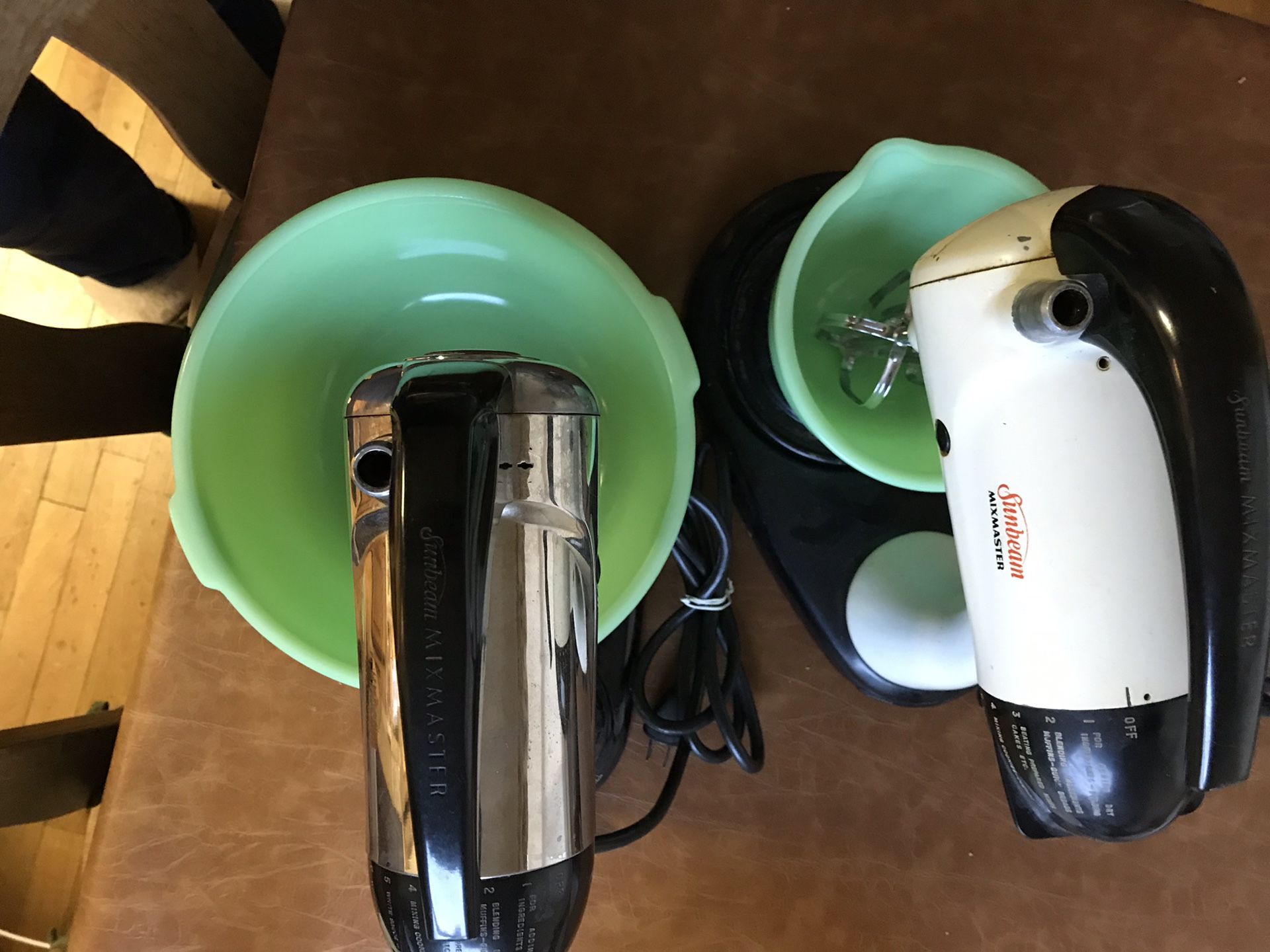 Vintage Sunbeam Mixer W/ Jadeite Bowls