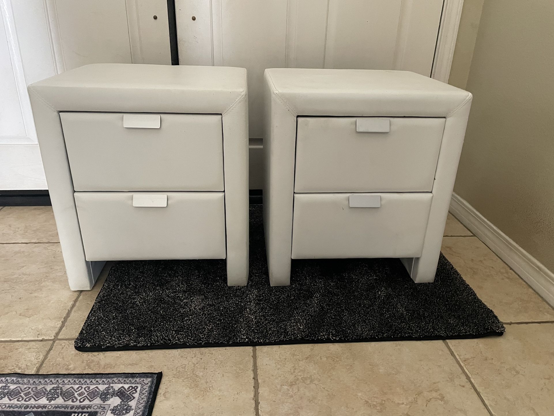 Set Of 2 White Upholstered Nightstands