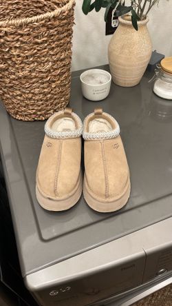 Ugg Tazz II Platform Size 6
