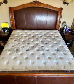 Like new 13” Spring Air Back Supporter Euro Top King Mattress