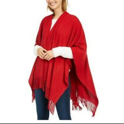 Cejon
Basic Ribbed Knit Ruana
A versatile essential, Cejon's ribbed knit ruana is finished with subtle fringe.

