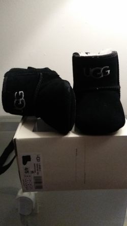 Authentic Toddler UGGs size 4/5 comes with original box