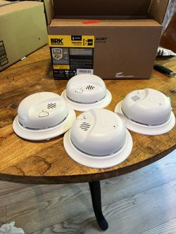 Smoke Detectors - New 4 Count