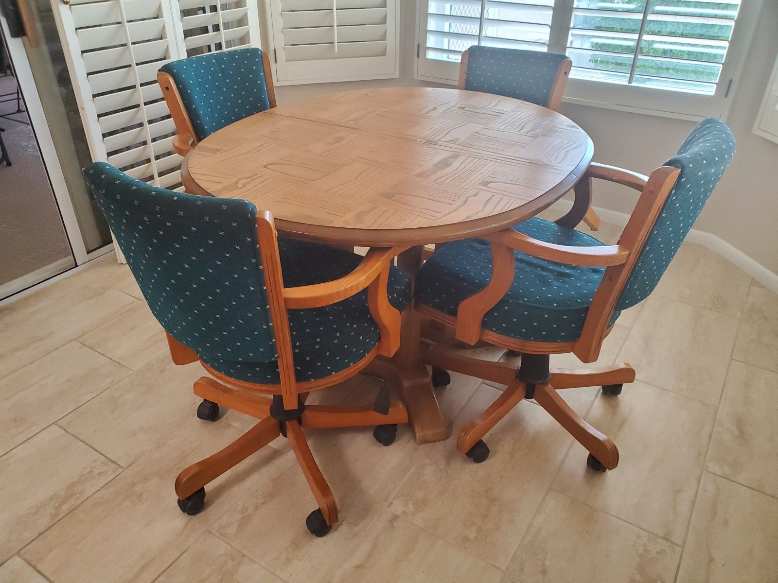 Kitchen Table and Chairs On Wheels