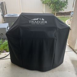 Traeger Silverton Pellet Smoker – Digital Meat Probe, Cover & Pellets Included – Like New