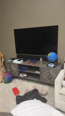 Tv, speaker, consul set