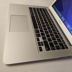 Apple Macbook Air 8gb Ram 250gb SSD Drive 2.2ghz 13" Screen 2017