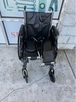 Drive Medical SSP118FA-SF Sport Wheelchair