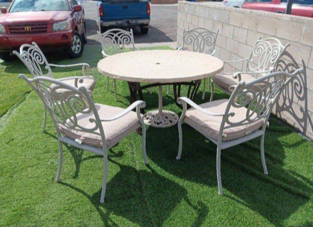 Patio Furniture Good Condition 