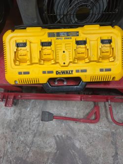 Dewalt 4 bank fast charger 12-20 voltage like new