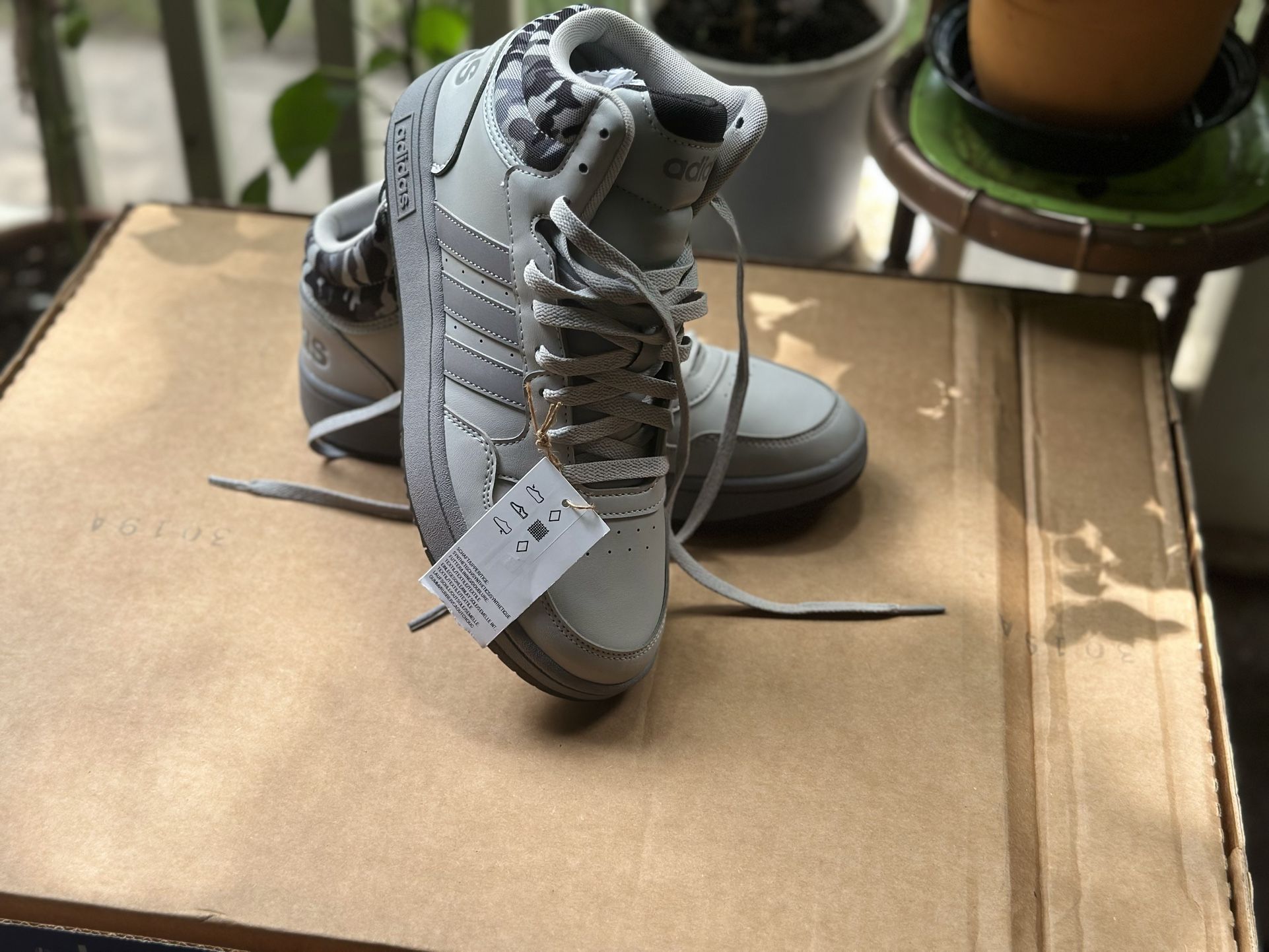 Adidas Size 7.5 $ 35