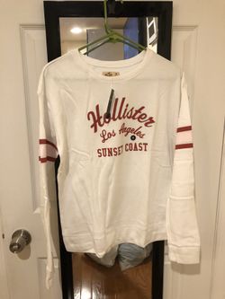 White Hollister sweatshirt