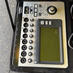 Qsc Digital Mixer TouchMix 8