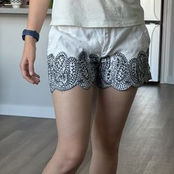 Michael Kors Women's White 100% Linen Shorts Size 4