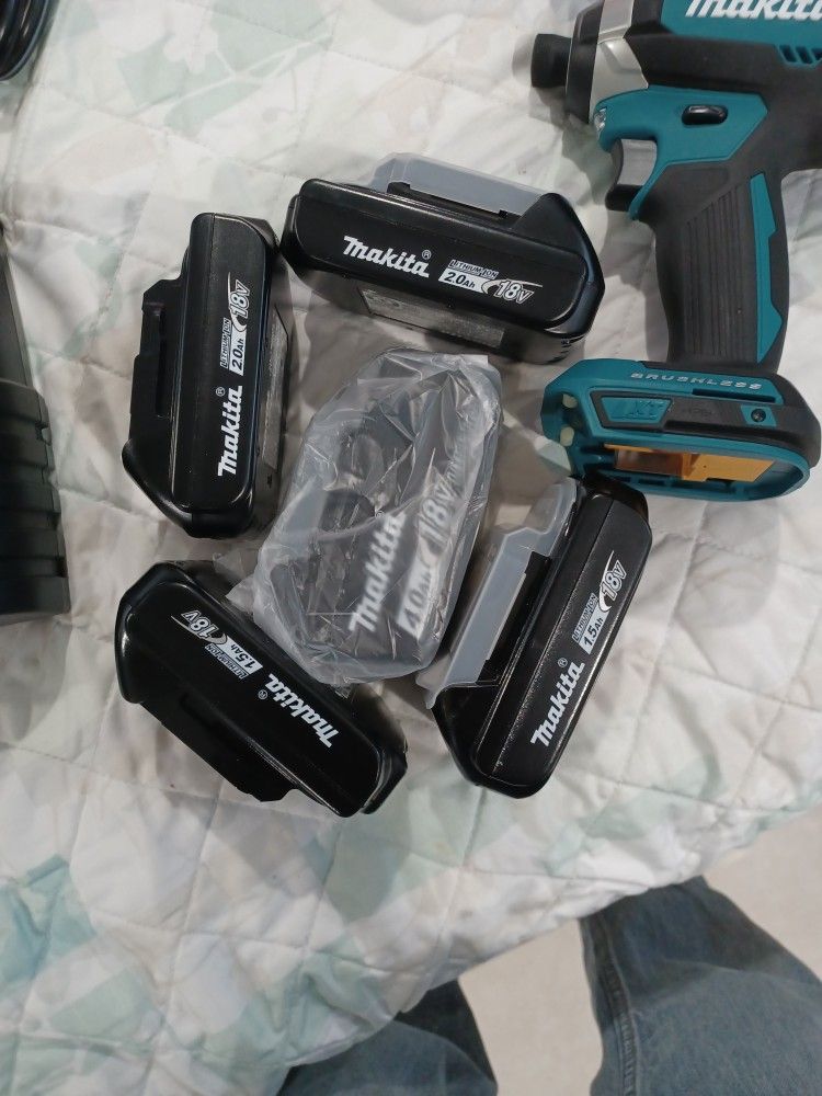 Makita Drill Charger And Bateries. 100% New
Opened box
Charger $35
1.5 ah battery $30
4.0 ah battery $ 50
Drill only $60
Bag only $10