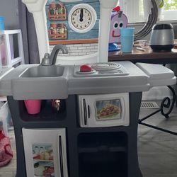 Small Play kitchen 