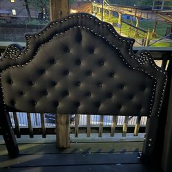 Modern Full Size Bed Frame – Gently Used