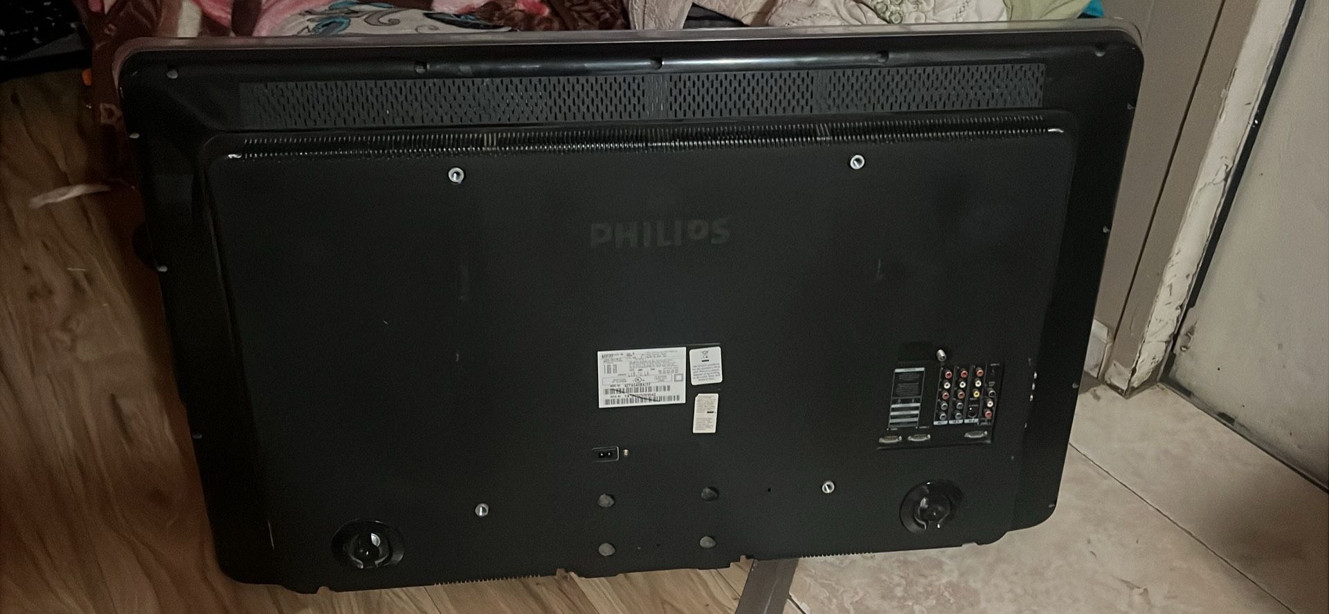Phillaps Tv 37 Inch (offer Just Trying To Get Ride Of It
