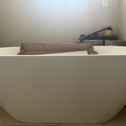 White Soaking Bathtub 