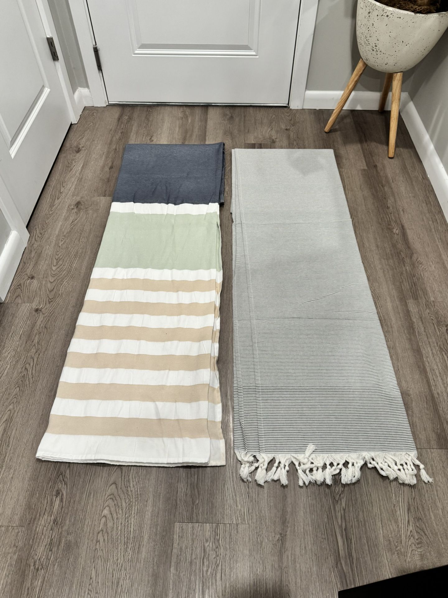 2 Shower Curtains, 1 Decor Towel, 1 Decor Hand Towel, And A Clock