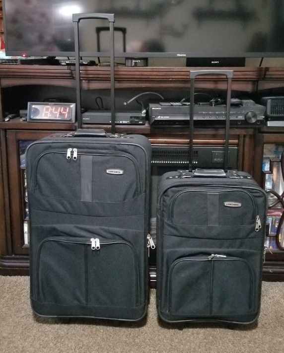 2pc Concourse Luggage Suitcase 24" H x 15" W x 6" D & 19" H x 13" W x 6" D