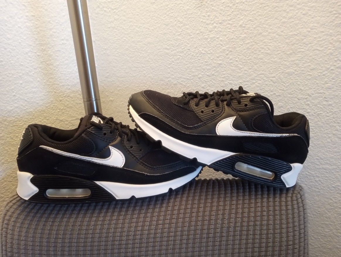 Nike Air Max Size 6 Mens. 7.5 Women $35