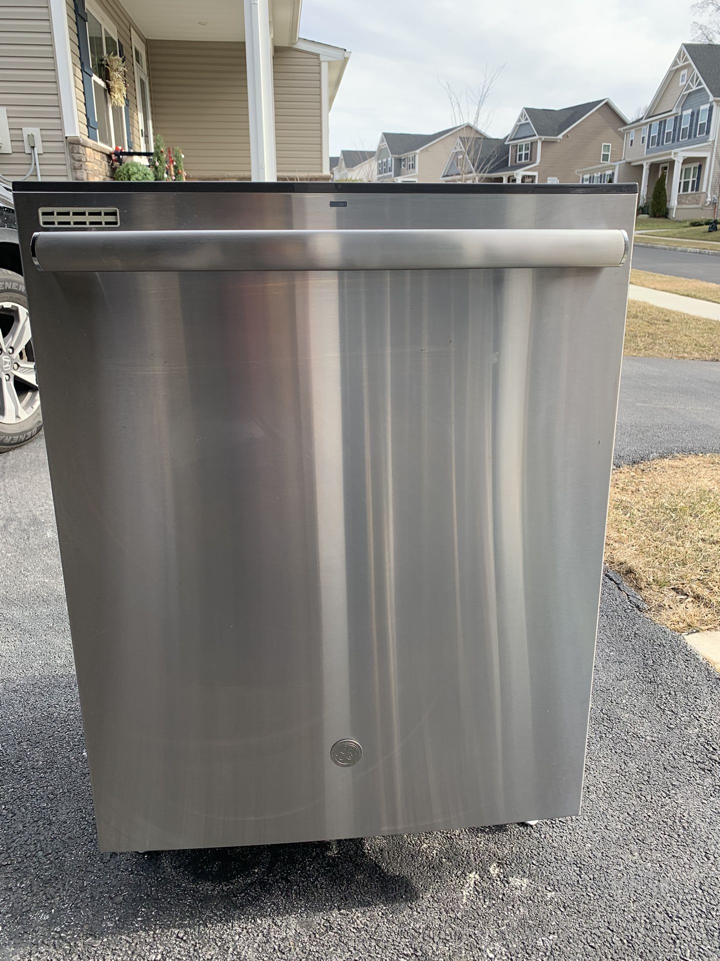 GE Dishwasher - stainless steel - Runs Great!