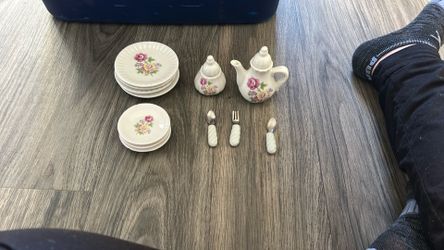 A Little Teacup Set In Good Condition
