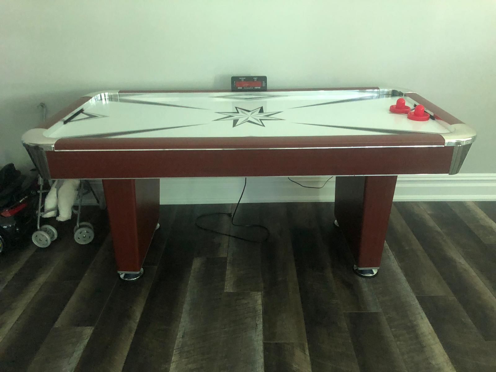 Air hockey table