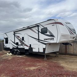 2016 Dutchmen Voltage Triton 37 Ft Toy Hauler With Separate Garage 