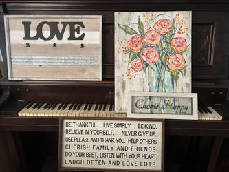 🌹Valentines Farmhouse Love and Family Signs Roses that last! Prices are made to bundle 🥰