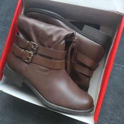Woman's Boots Size 9